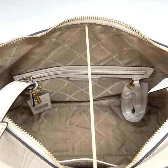 Michael Kors Sienna Large Pebbled Leather Shoulder Bag - Picture 7 of 10